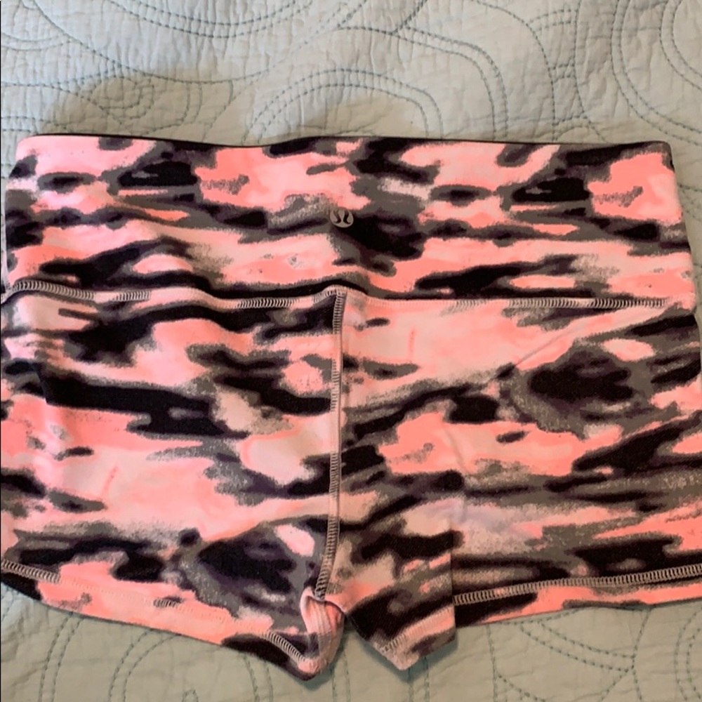 Lululemon booty shorts